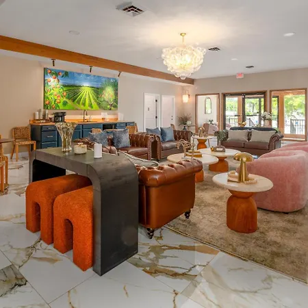 Ada King Suite Accessible, Cobden