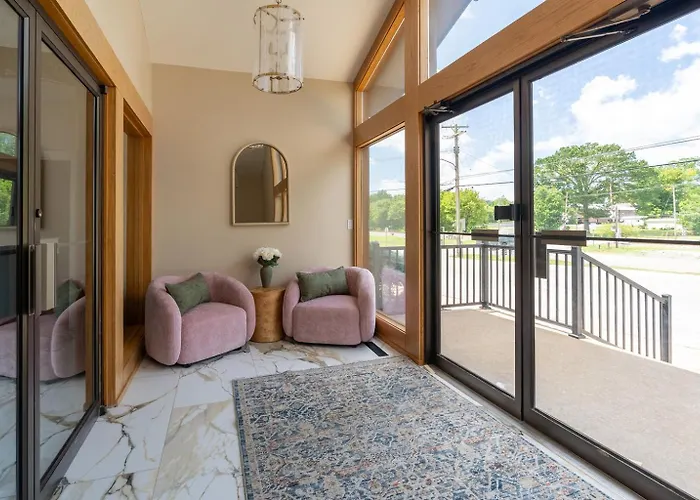 Inn Ada King Accessible,